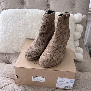 TOMS Desert Wedge High Cheetah Print Suede zip up booties